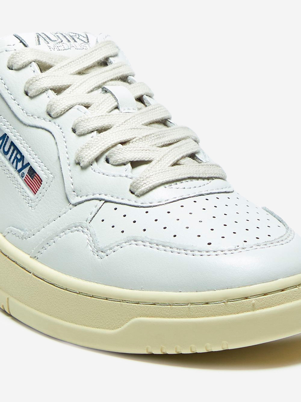 AUTRY M Medalist Low in pelle bianca e blu space Bianco Urbanstaroma