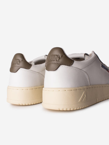 AUTRY M Medalist Low in pelle bianca e talloncino choco Bianco