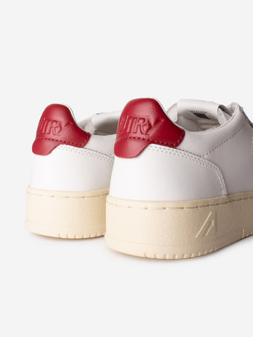 AUTRY M Medalist Low in pelle bianca e talloncino rosso Bianca rossa