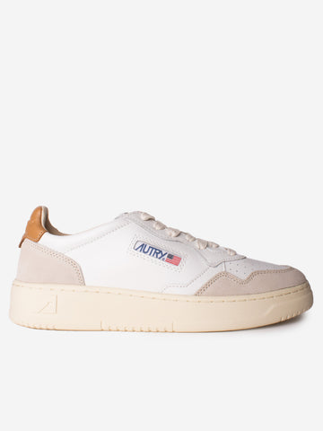 AUTRY M Medalist Low in pelle bianca con suede e talloncino marrone chiaro Beige