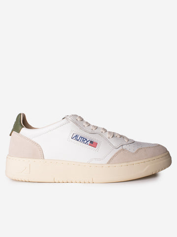 AUTRY M Medalist Low in pelle bianca con suede e talloncino verde Beige