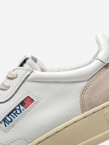 AUTRY M Medalist Low in pelle bianca e suede beige Bianco
