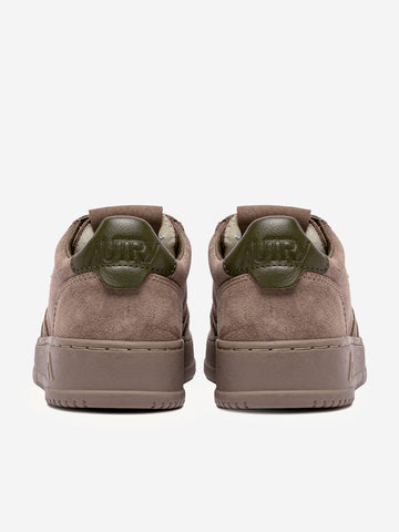 AUTRY M Medalist Low in suede marrone antilope e talloncino verde Taupe