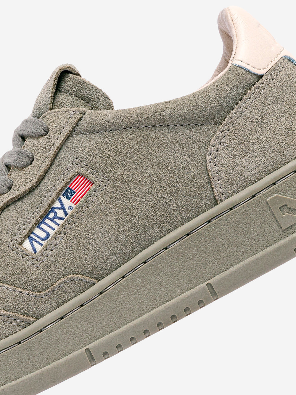AUTRY M Medalist Low in suede salvia con talloncino avorio Salvia Urbanstaroma