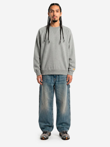 CARHARTT WIP Felpa girocollo grigia 'Chase Sweat' con logo ricamato Grigio