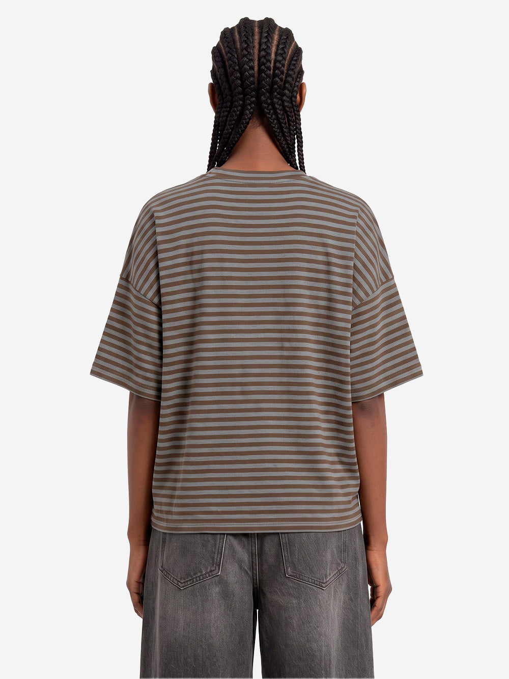 ESSENTIEL ANTWERP T-shirt oversize a righe grigie e cachi con spilla dorata Verde Urbanstaroma