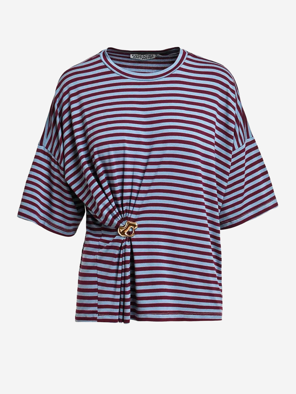 ESSENTIEL ANTWERP T-shirt oversize a righe azzurre e borgogna con spilla dorata Blu rosso Urbanstaroma