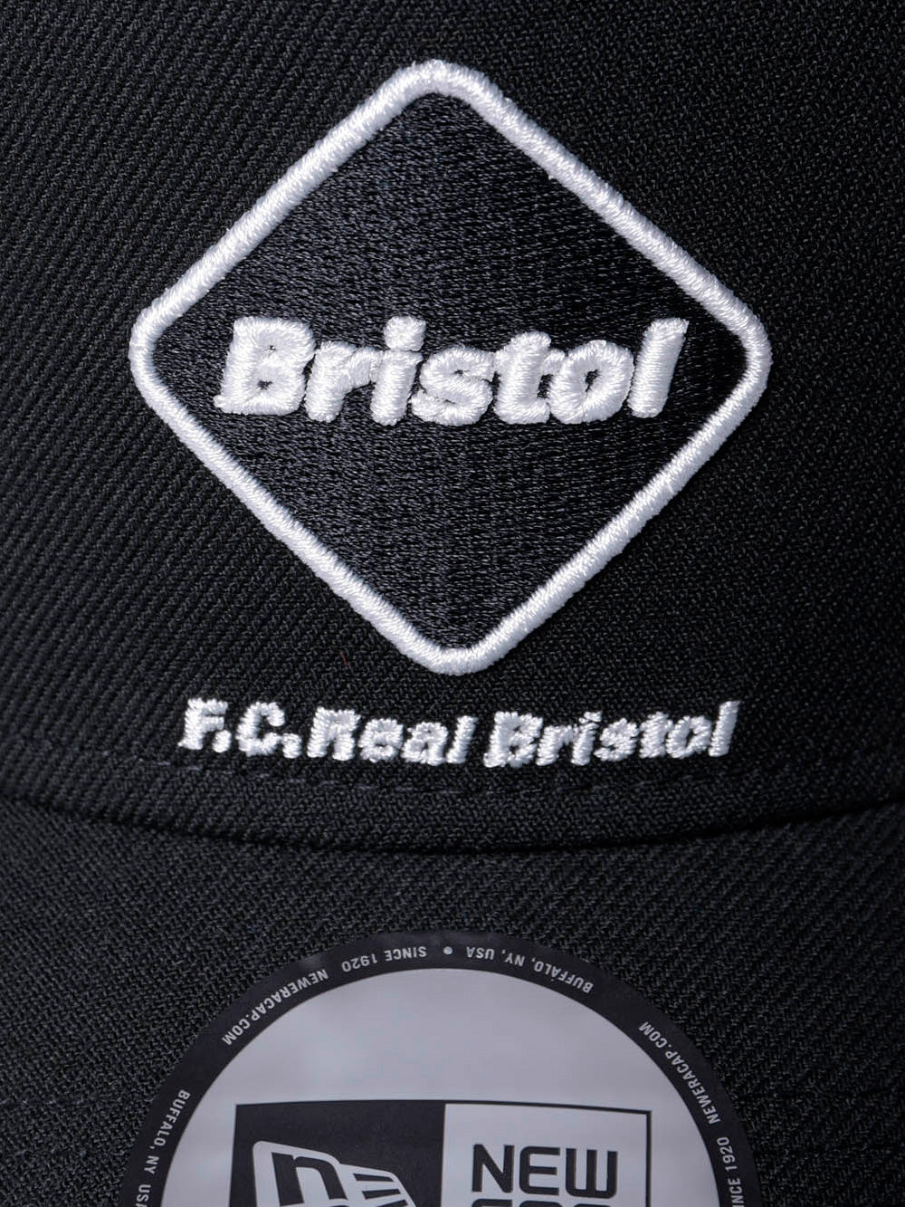 F.C. REAL BRISTOL Cappello New Era emblem in mesh nero Nero Urbanstaroma