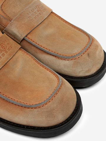 MM6 MAISON MARGIELA Mocassini biker in suede lavato marrone con grafica Numeric Marrone