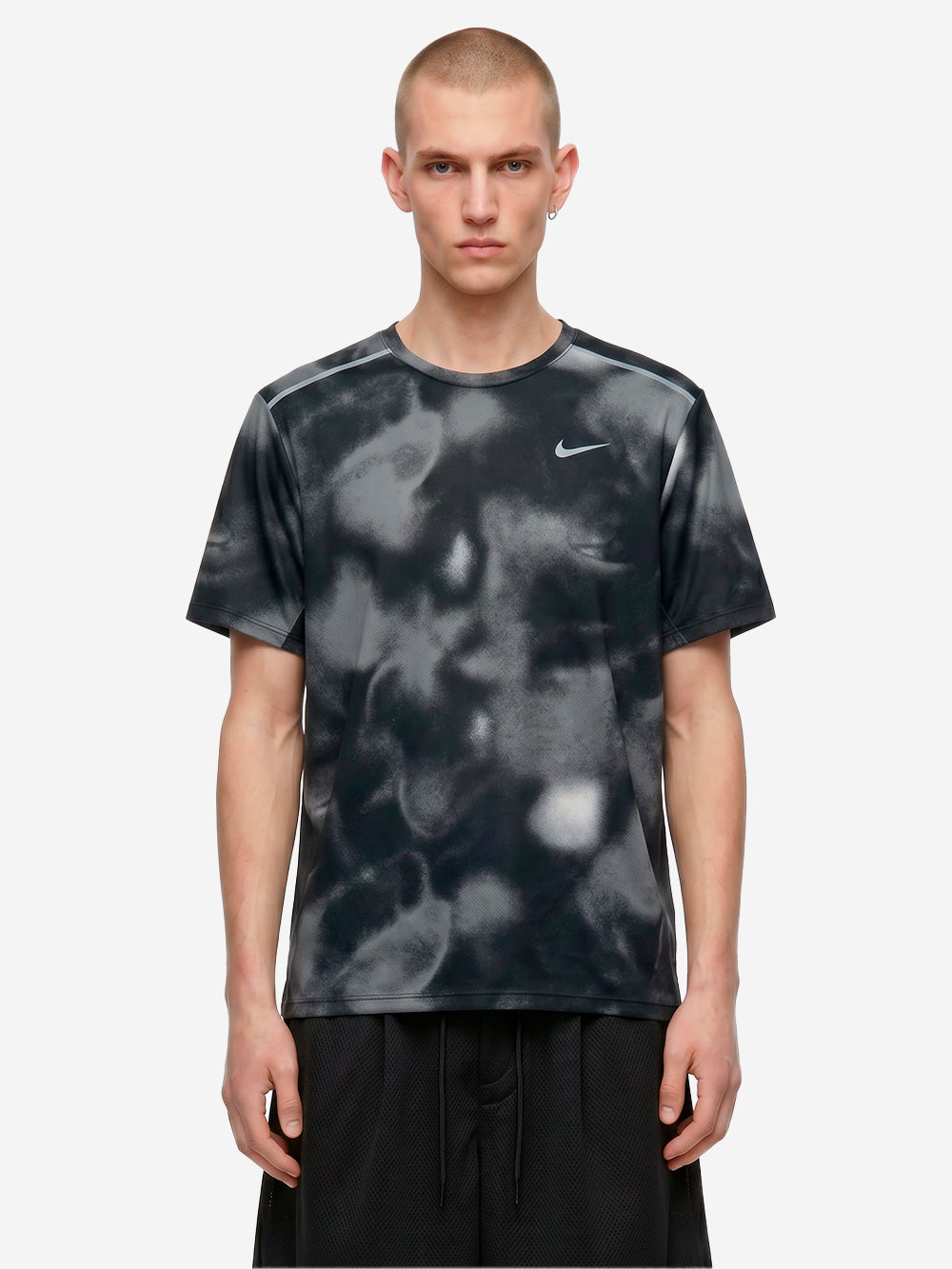 NIKE T-shirt nera a manica corta da running Dri-FIT UV Nero Urbanstaroma