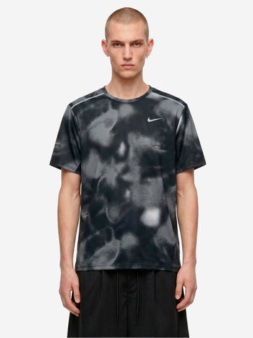NIKE T-shirt nera a manica corta da running Dri-FIT UV Nero