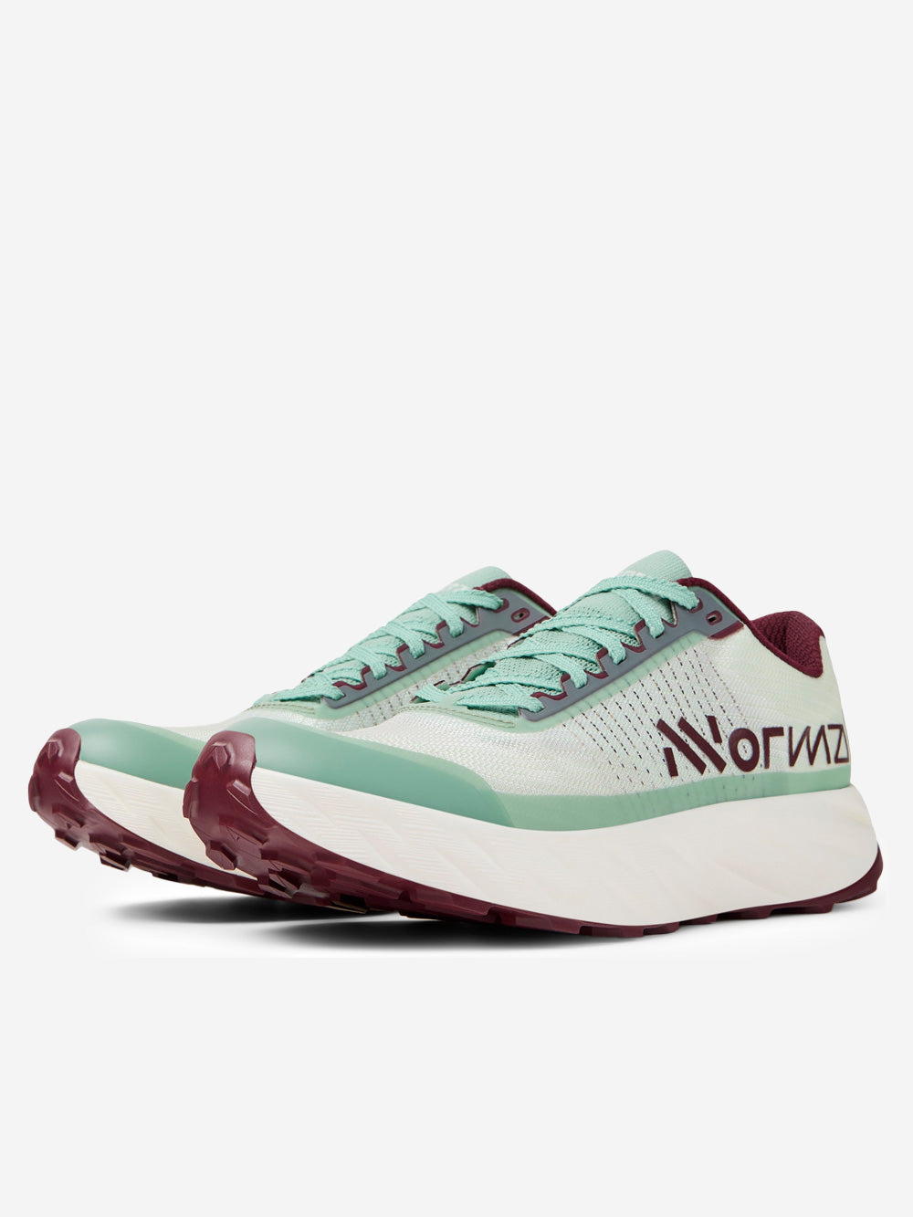 NNORMAL Kjerag 02 verdi e bianche trail running Verde Urbanstaroma