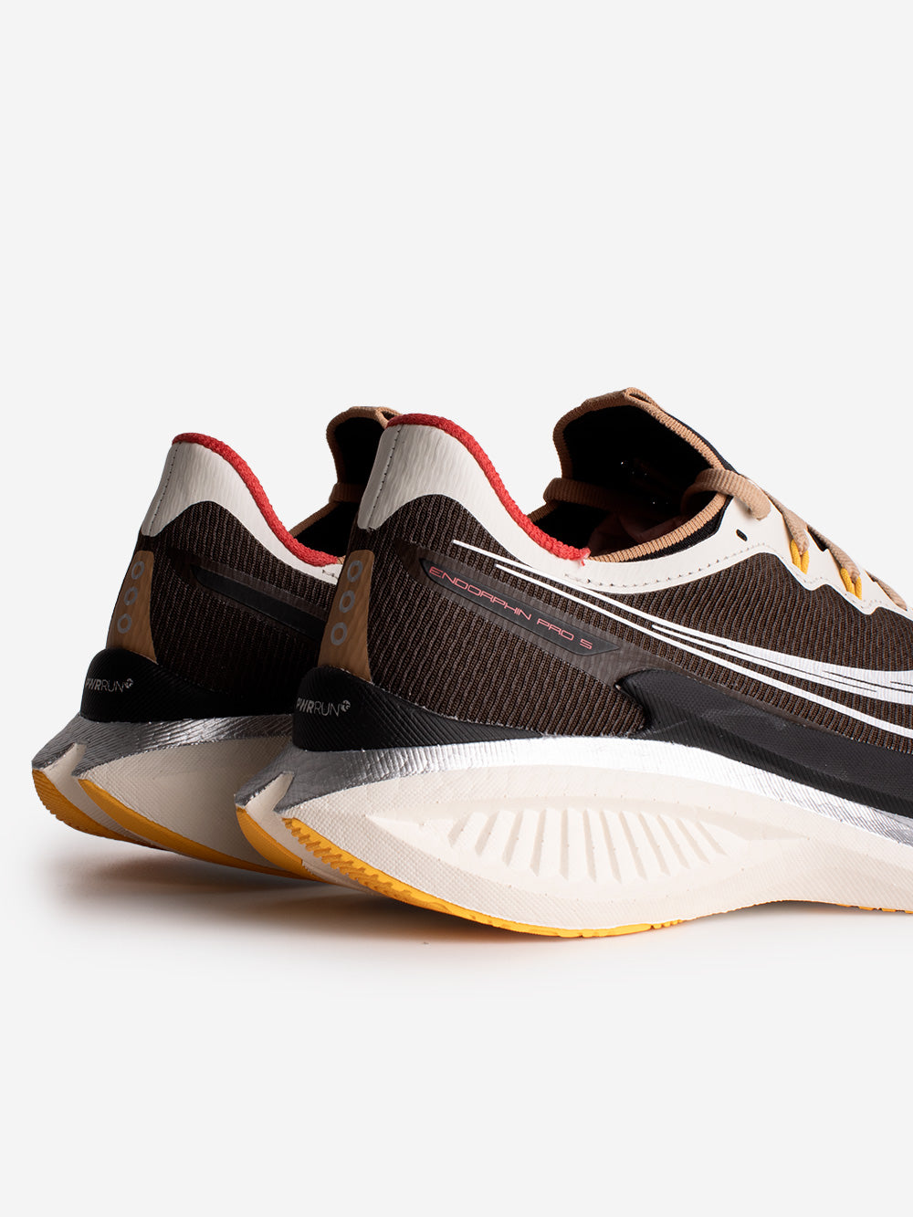 SAUCONY x Highsnobiety Endorphin Pro 5 Marrone scuro Urbanstaroma