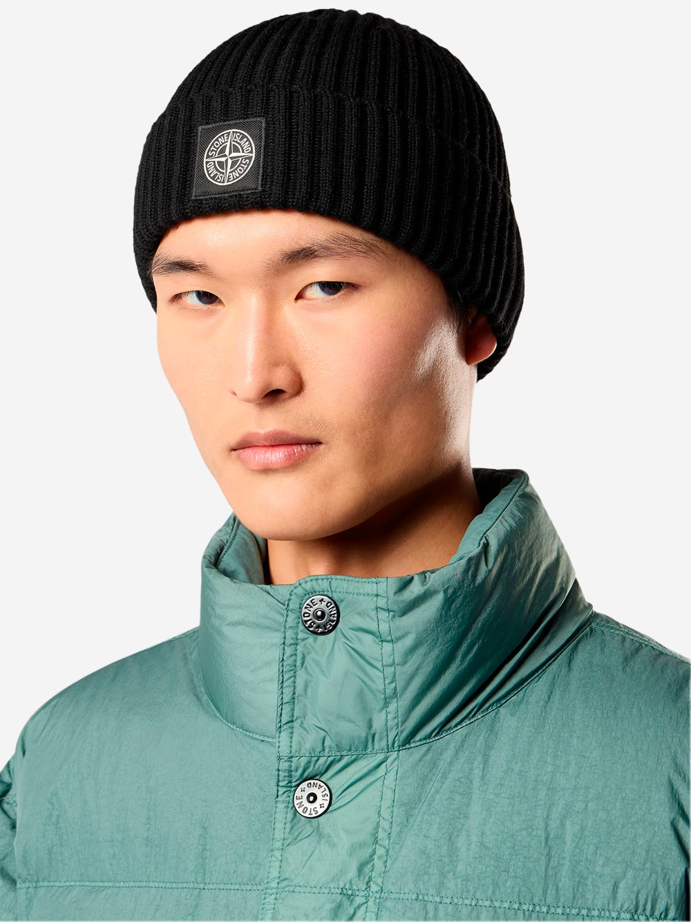 STONE ISLAND Beanie nero in lana Geelong a costine con badge Nero Urbanstaroma