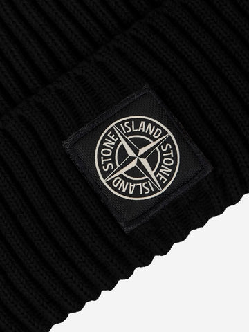 STONE ISLAND Beanie nero in lana Geelong a costine con badge Nero