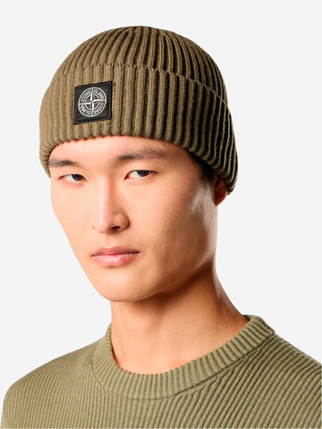 STONE ISLAND Beanie verde in lana Geelong a costine con badge Verde