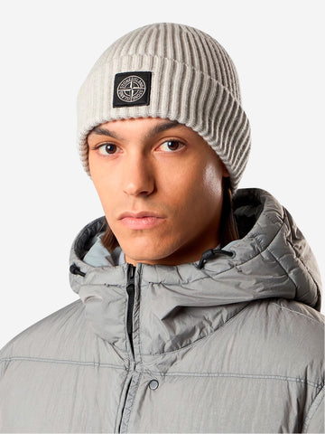 STONE ISLAND Beanie grigio in lana Geelong a costine con badge Grigio