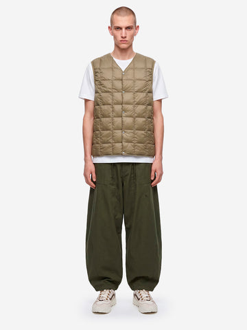 TAION Gilet khaki imbottito in piuma con scollo a V Beige scuro