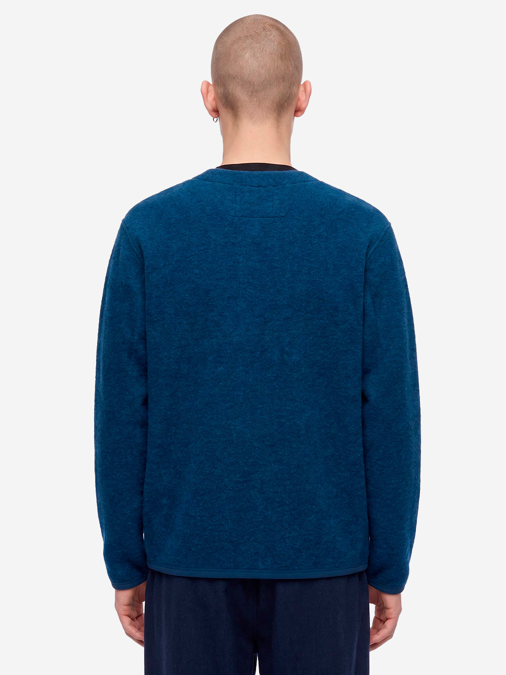 UNIVERSAL WORKS Cardigan indigo in fleece di lana con tasche applicate Blu Urbanstaroma