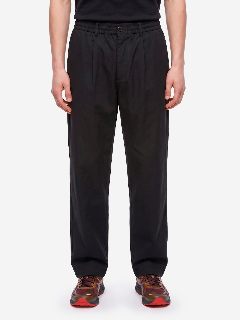 UNIVERSAL WORKS Pantaloni Brushed Moleskin Pleated Track Pant neri Nero Urbanstaroma