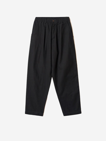 UNIVERSAL WORKS Pantaloni Brushed Moleskin Pleated Track Pant neri Nero