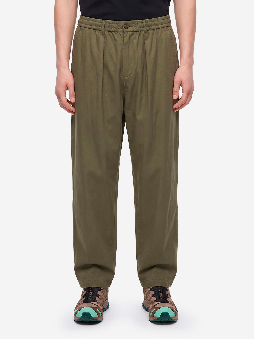 UNIVERSAL WORKS Pantaloni Brushed Moleskin Pleated Track Pant oliva Verde Oliva Urbanstaroma
