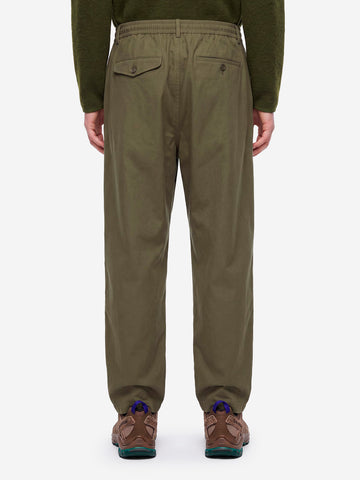 UNIVERSAL WORKS Pantaloni Brushed Moleskin Pleated Track Pant oliva Verde Oliva