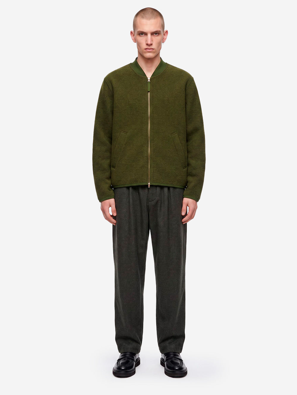 UNIVERSAL WORKS Pantaloni Wool Herringbone Pleated oliva Verde Oliva Urbanstaroma