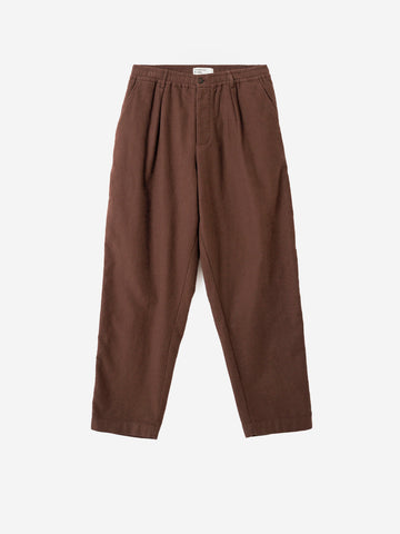 UNIVERSAL WORKS Pantaloni Comfort Moleskin marroni con pinces Marrone