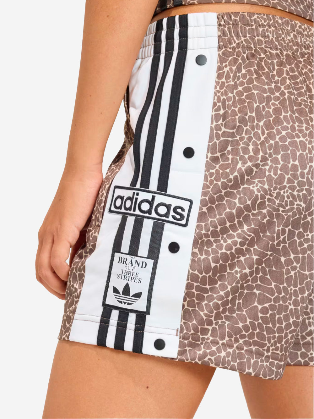 ADIDAS ORIGINALS Shorts Adibreak con stampa animalier Leopardata Urbanstaroma