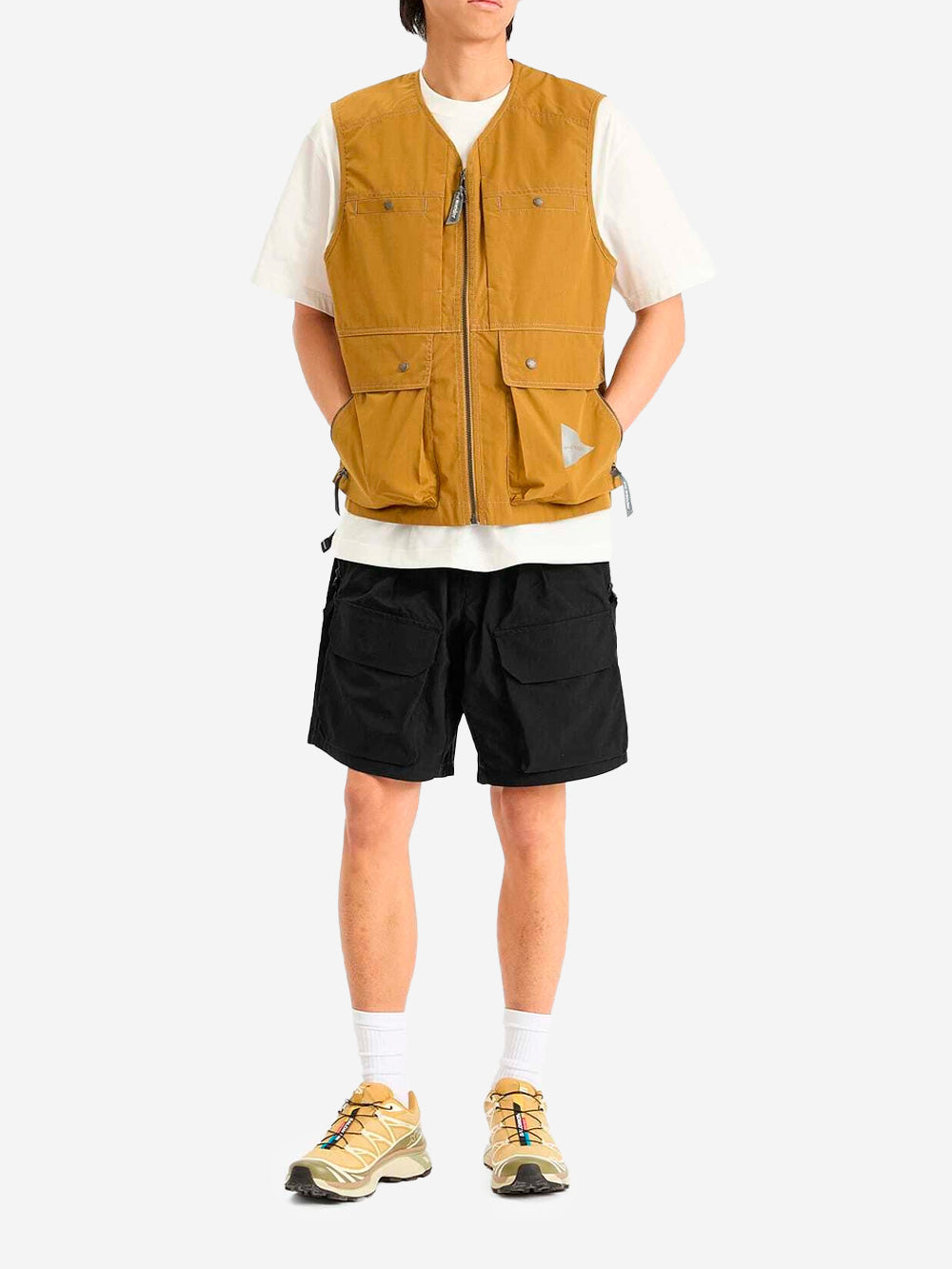 AND WANDER Shorts neri in twill tecnico con tasche utility Nero Urbanstaroma