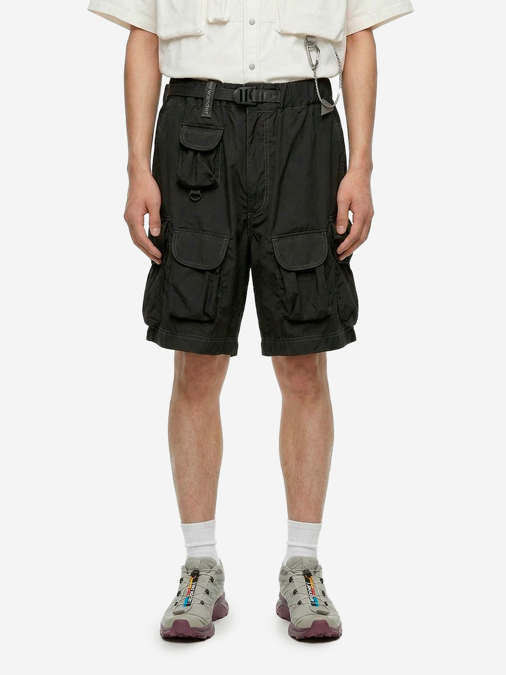 AND WANDER Shorts in misto cotone multi pocket neri Nero Urbanstaroma