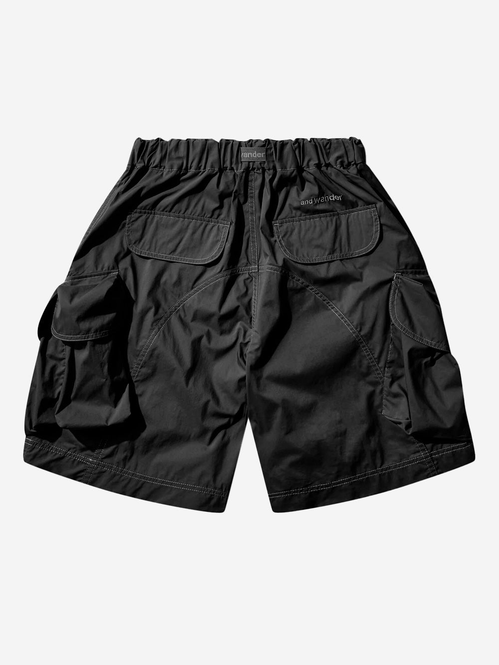 AND WANDER Shorts in misto cotone multi pocket neri Nero Urbanstaroma
