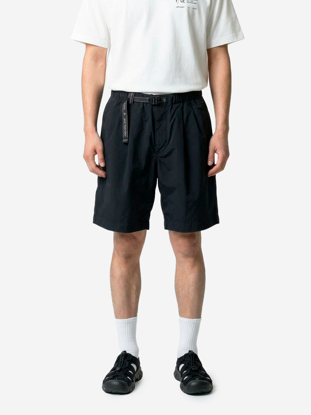 AND WANDER Shorts neri in tessuto tecnico pleated con cintura integrata Nero Urbanstaroma