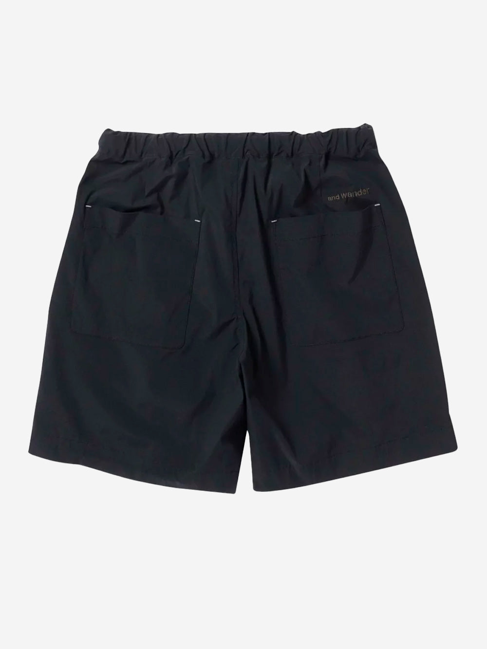 AND WANDER Shorts neri in tessuto tecnico pleated con cintura integrata Nero Urbanstaroma