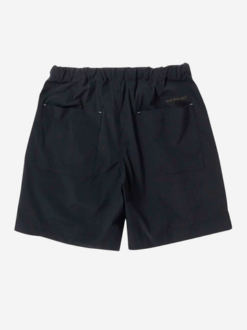 AND WANDER Shorts neri in tessuto tecnico pleated con cintura integrata Nero