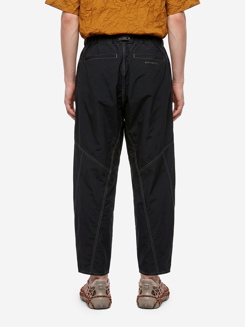 AND WANDER Pantaloni ampi neri in tessuto Ottoman Nero Urbanstaroma
