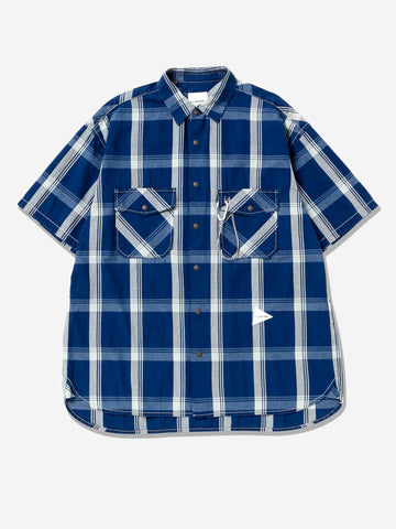 AND WANDER Camicia a manica corta con motivo a quadri indigo e tasche utility Blu