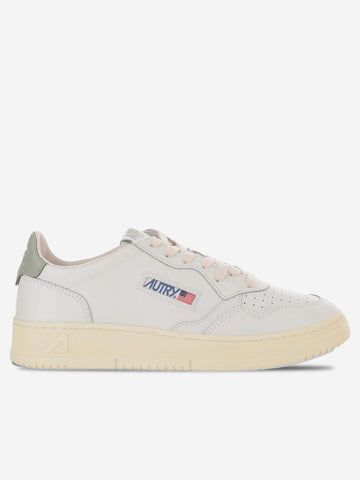 AUTRY Medalist Low in pelle bianca con verde salvia Bianco verde