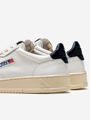 AUTRY M Medalist Low in pelle bianca e blu space Bianco