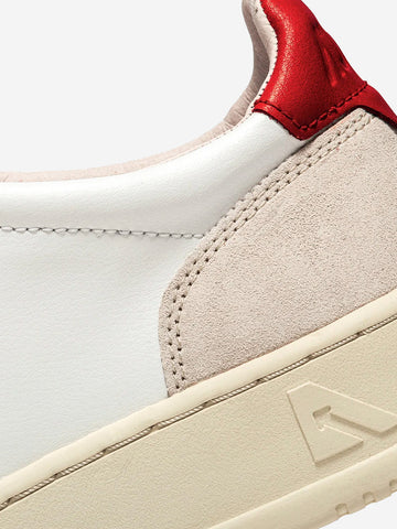 AUTRY M Medalist Low in pelle bianca e rossa e suede beige Bianco