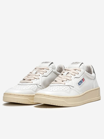 AUTRY W Medalist Low in pelle bianca e argento metallizzato Bianco argento