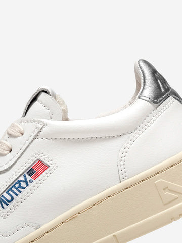 AUTRY W Medalist Low in pelle bianca e argento metallizzato Bianco argento