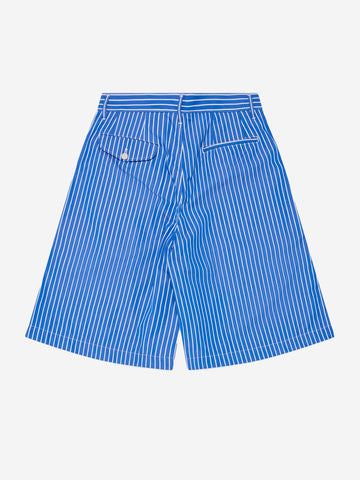 Weite blau-weiß gestreifte Shorts mit Bundfalten