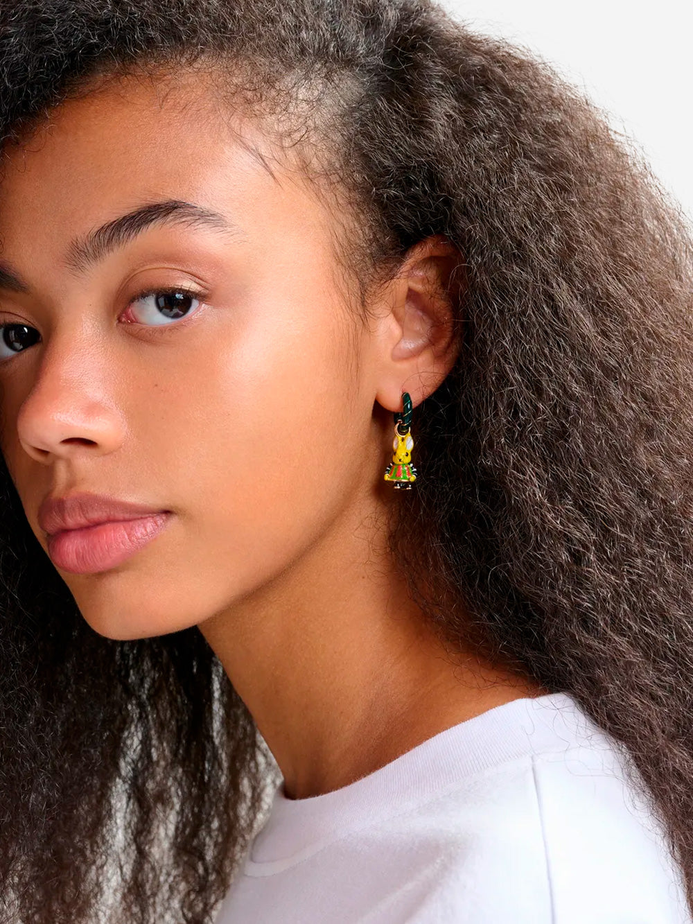 ESSENTIEL ANTWERP Orecchini a cerchio verde e oro con pendenti a forma di coniglio e osso Multicolor Urbanstaroma