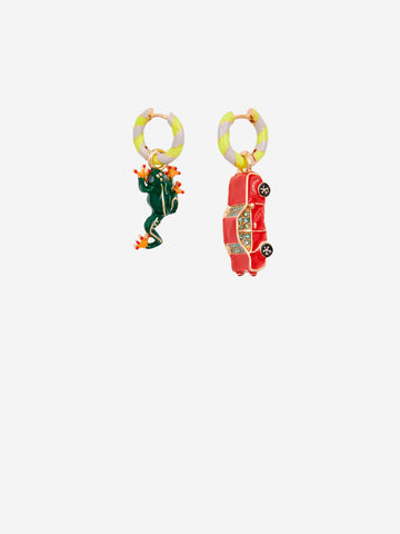 ESSENTIEL ANTWERP Orecchini a cerchio gialli e grigi con pendenti a forma di rana e auto Multicolor