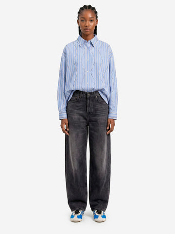 ESSENTIEL ANTWERP Camicia oversize a righe bianche e azzurre con decorazioni a borchie Blu