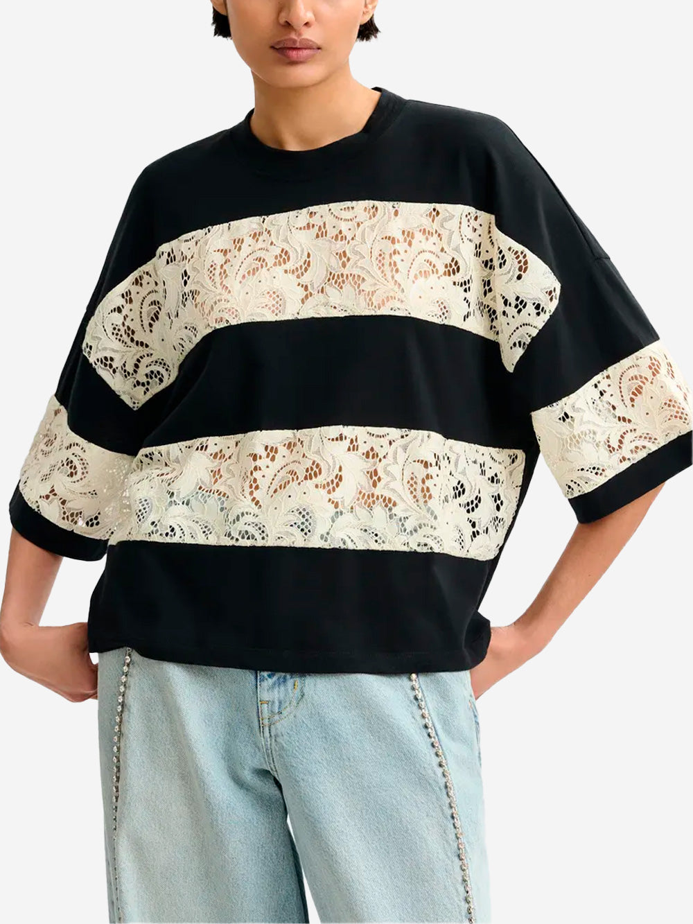 ESSENTIEL ANTWERP T-shirt in cotone biologico a righe bianche e nere con inserti in pizzo Nero bianca Urbanstaroma