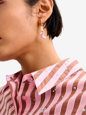 ESSENTIEL ANTWERP Orecchini dorati con bassotto rosa e strass verdi e blu Multicolor