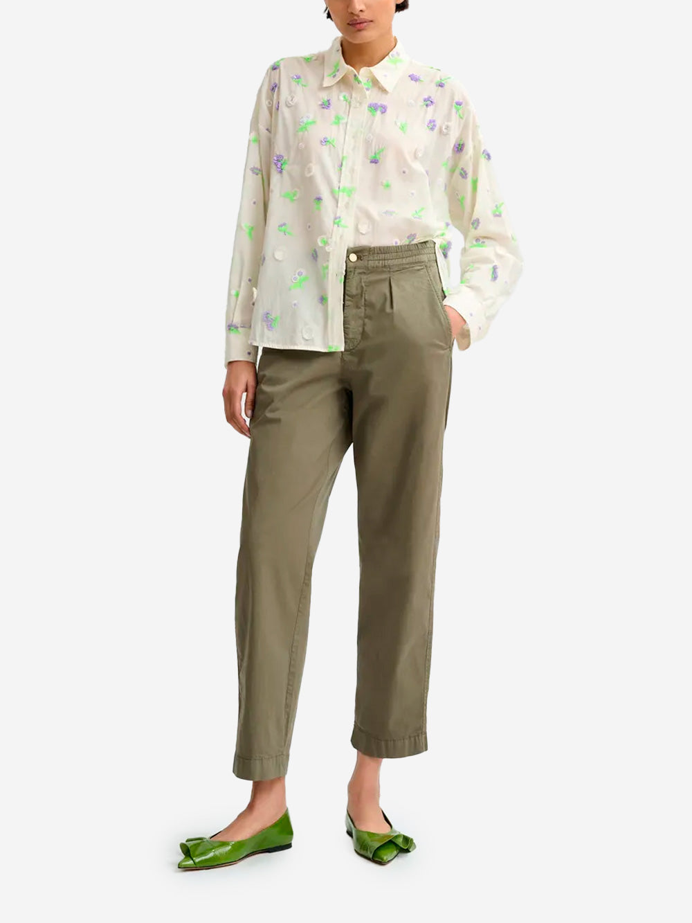 ESSENTIEL ANTWERP Camicia avorio con decorazioni floreali in paillettes, strass e perline viola e verdi Panna Urbanstaroma